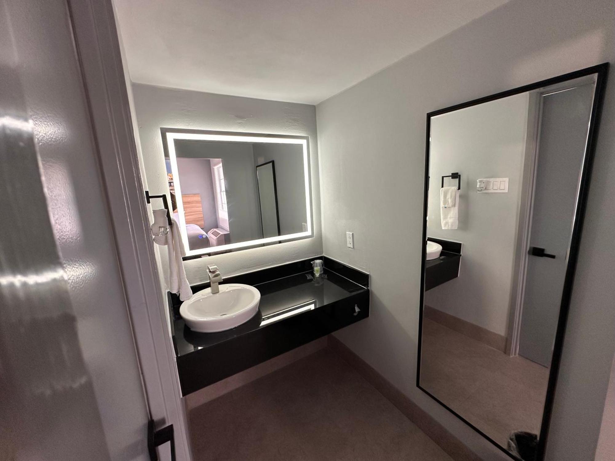 Scottish Inns & Suites Texas City Exteriör bild